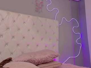 natashaa-black webcam model