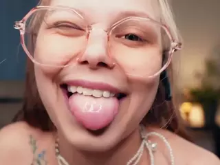 Elwyna's Live Sex Cam Show