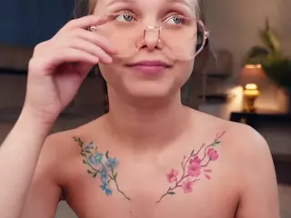 Elwyna's Live Sex Cam Show