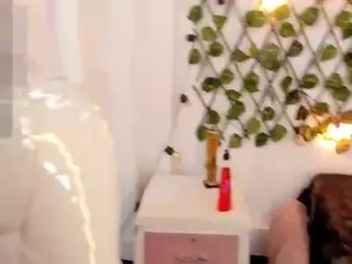 Pretty-Johnson's Live Sex Cam Show