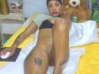 le modèle sexynatashaxoxo est en webcam porno dans un show sur le site camsoda, il possède les tags suivants: anal toys,naked,toys,tittyfuck,tease,tattoos,strip,squirter,solo,shaved pussy,sexy,no smoking,massage,ass clapping,lush,lovense,lingerie,full nudity,feet,drinking