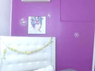 sexy-tiny-sarah webcam