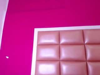 sexy-tiny-sarah webcam model
