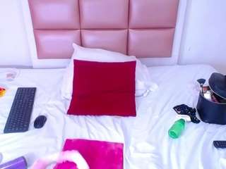 sexy-tiny-sarah webcam