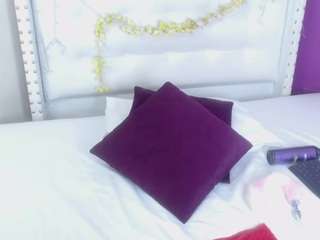  sexy-tiny-sarah chat room