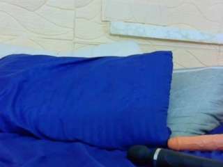 sexy-tiny-sarah's CamSoda show and profile