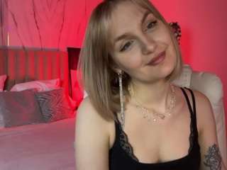 vikkimoon's CamSoda show and profile