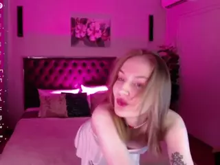 VikkiMoon's Live Sex Cam Show