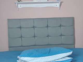 alessia-12's CamSoda show and profile