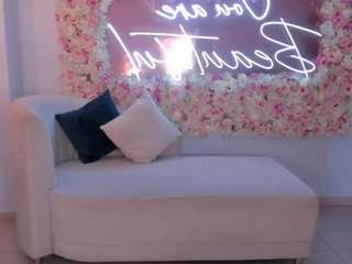 larisasmirnov1 Live Webcam on CamSoda