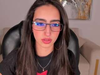 larisasmirnov1 live cam profile