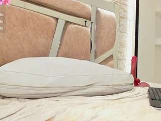 lunna-ebony webcam model