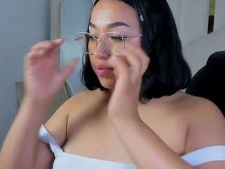 rodriguuezisabelll18's CamSoda show and profile