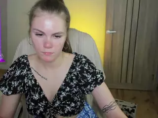 UrLara's Live Sex Cam Show