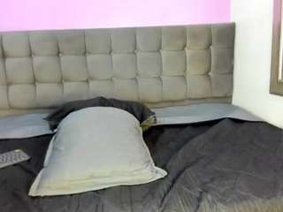 Dieses Model ist jetzt live. valentinajaramilloo