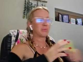 Este modelo está ao vivo agora. bmorganne420