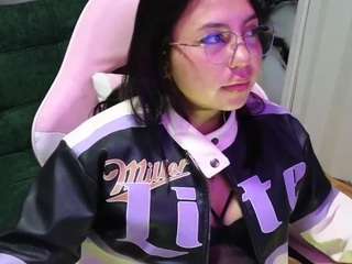 saylor-cute's CamSoda show and profile