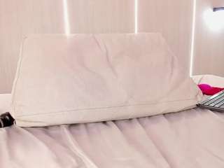 Serena-Foxx live cam preview
