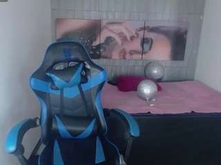 chloe1313 Live Webcam on CamSoda