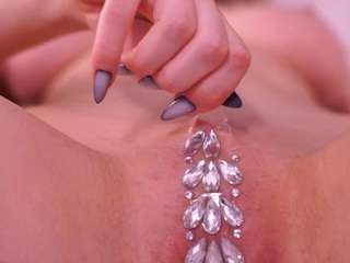 alinabailey's CamSoda show and profile