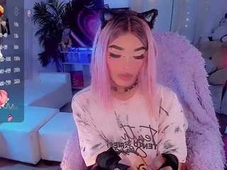 doll-swett's CamSoda show and profile