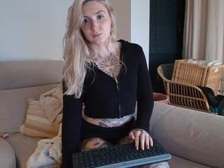 tattoobbgirl live cam profile