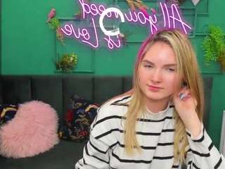 evelineamore Live Webcam on CamSoda