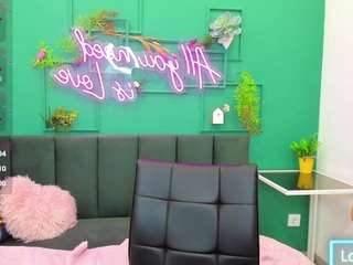 evelineamore's CamSoda show and profile