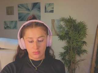 scarlette-davis Live Webcam on CamSoda