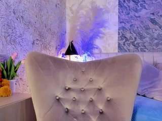 arianaa-collins's CamSoda show and profile