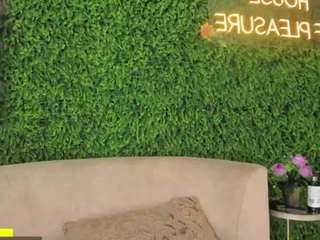 emmily-z Live Webcam on CamSoda