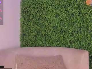 emmily-z Live Webcam on CamSoda