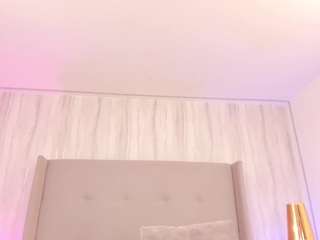 emmily-z from CamSoda is Freechat