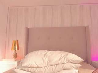 emmily-z Live Webcam on CamSoda