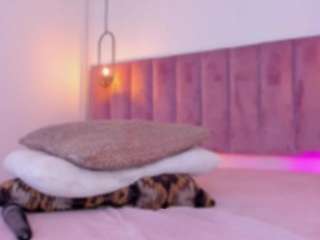 emmily-z Live Webcam on CamSoda