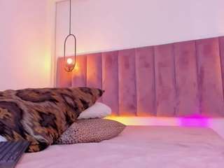 emmily-z Live Webcam on CamSoda