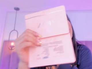 emmily-z Live Webcam on CamSoda