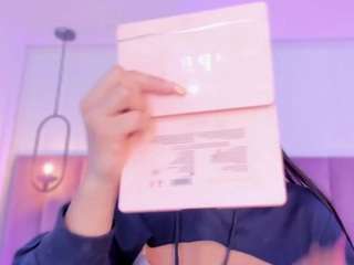 emmily-z Live Webcam on CamSoda