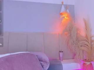 emmily-z's live room