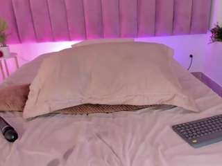 emmily-z on CamSoda