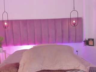 emmily-z live on CamSoda