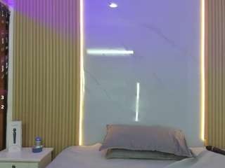 valeria-555's CamSoda show and profile