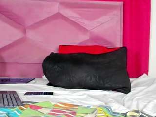 ZoeeMorettii live webcam show