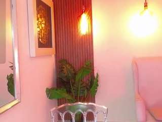 coral-lise Live Webcam on CamSoda
