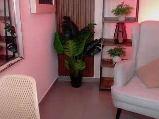 coral-lise Webcam Model Profile