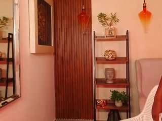 coral-lise's CamSoda show and profile