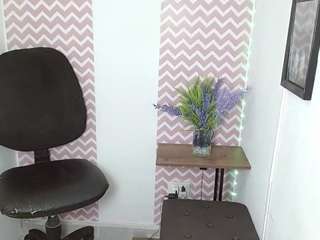 le modèle dayanacarson est en webcam porno dans un show sur le site camsoda, il possède les tags suivants: blowjob,brown eyes,erotic dance,fingering,full nudity,huge tits,no drinking,no smoking,spanking,teen 18,young adult,brown hair,curvy,hd