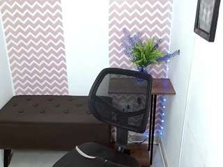 le modèle dayanacarson est en webcam porno dans un show sur le site camsoda, il possède les tags suivants: blowjob,brown eyes,erotic dance,fingering,full nudity,huge tits,no drinking,no smoking,spanking,teen 18,young adult,brown hair,curvy,hd