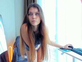 alice-best's CamSoda show and profile