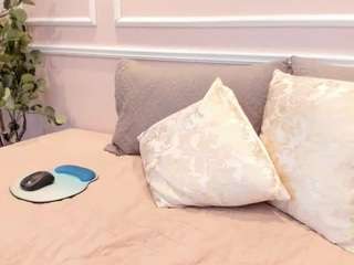 lucycanels Live Webcam on CamSoda